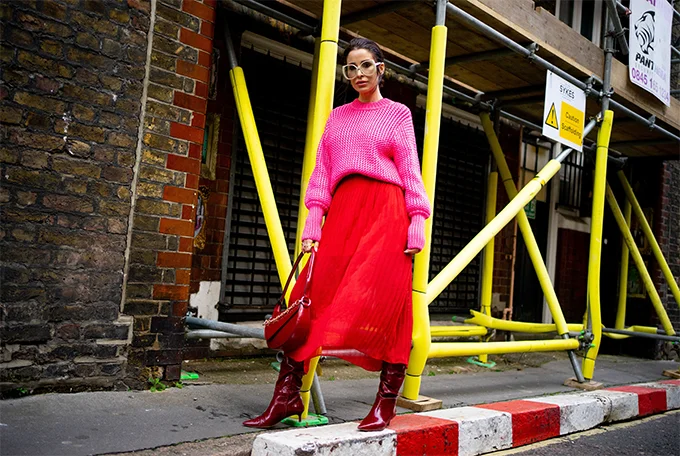 Лондон сломал стереотипы о своей серости взрывным уличным стилем на Неделе моды - фото 468252