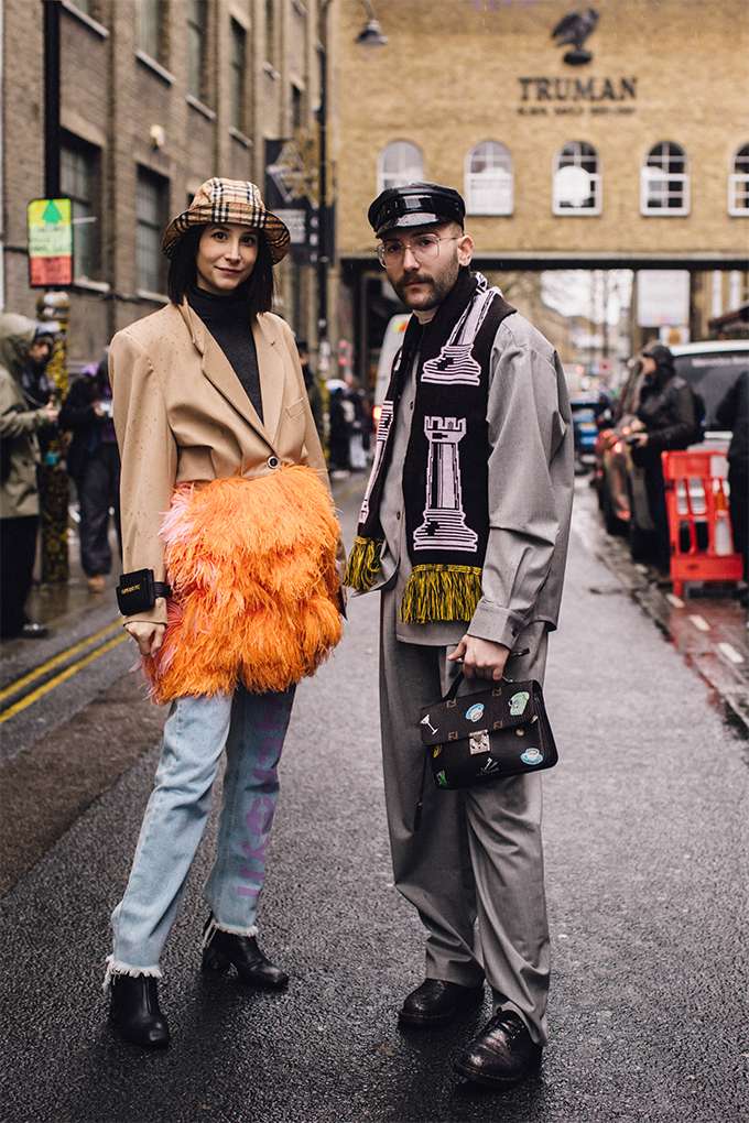 Лондон сломал стереотипы о своей серости взрывным уличным стилем на Неделе моды - фото 468254