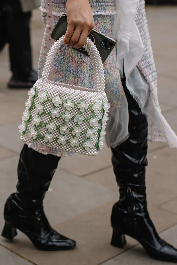 Лондон сломал стереотипы о своей серости взрывным уличным стилем на Неделе моды - фото 468271
