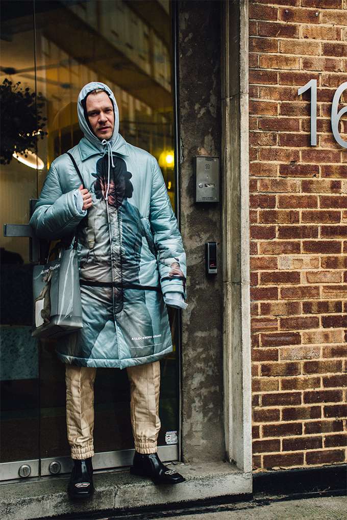 Лондон сломал стереотипы о своей серости взрывным уличным стилем на Неделе моды - фото 468277
