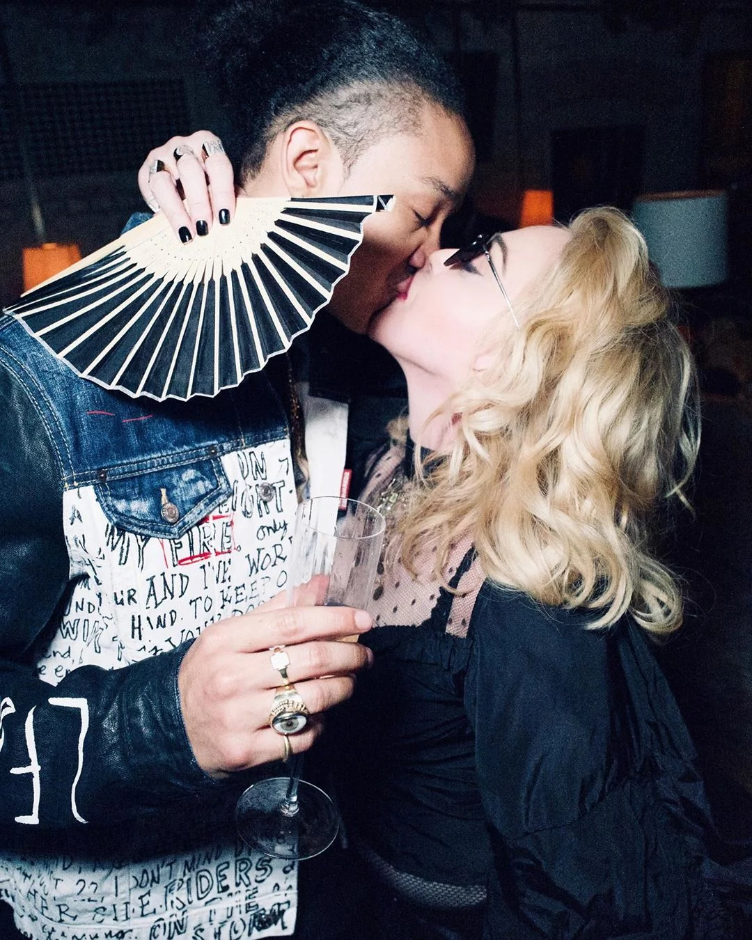 Мадонна вкусно поцеловалась со своим 26-летним бойфрендом (фото) - фото 468662