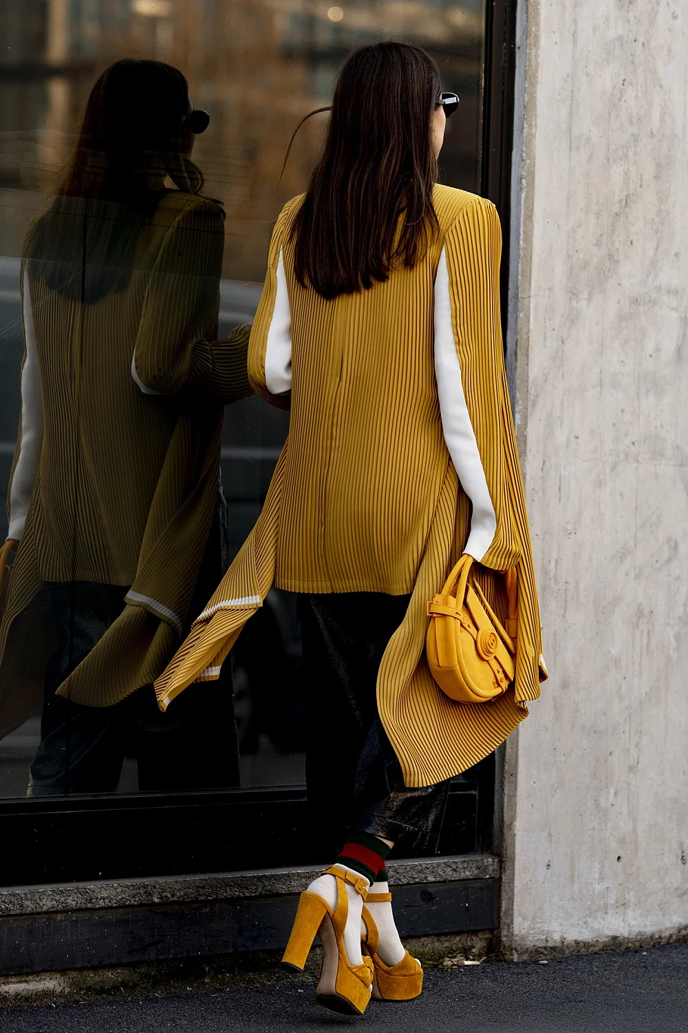 Итальянский шик: самые красивые луки с Недели моды в Милане - фото 468869