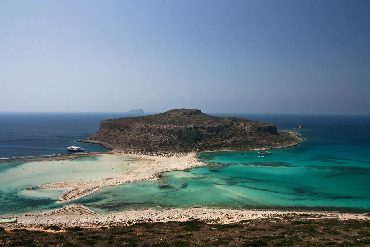 Топ-5 самых красивых европейских островов, где стоит спрятаться от суеты - фото 469119