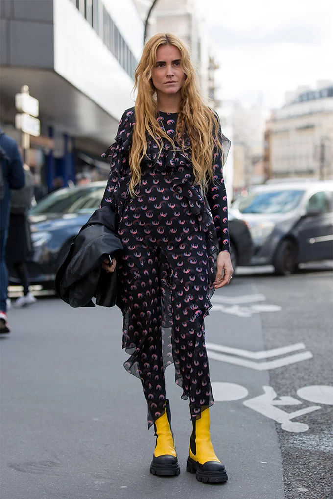 Неделя моды в Париже: изысканные и безупречные образы на улицах города - фото 469555