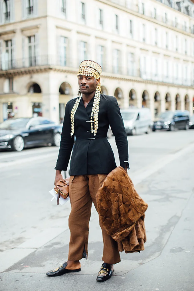 Неделя моды в Париже: изысканные и безупречные образы на улицах города - фото 469578