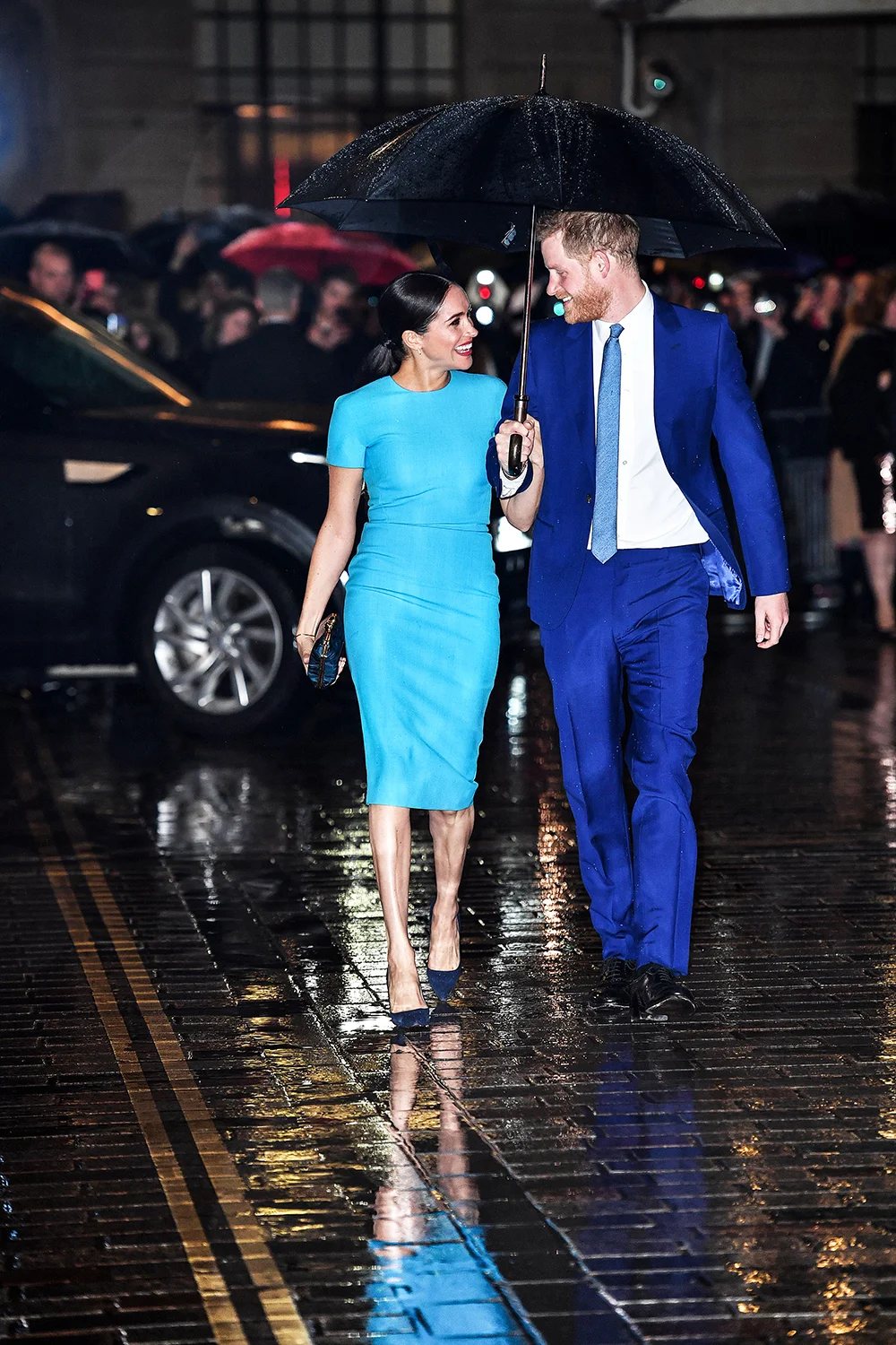 Меган Маркл прилетела в Великобританию с принцем Гарри, и вот первые фото капризной пары - фото 470508