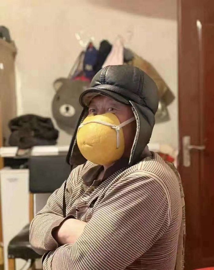 Безумные костюмы, которые люди делают для защиты от коронавируса - фото 471306