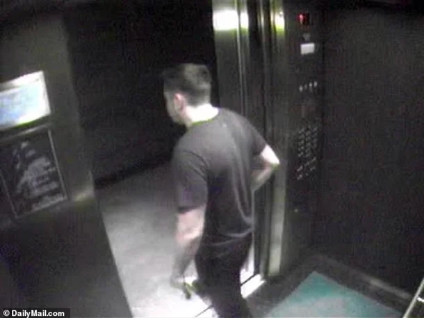 Интим в лифте: в сеть «слили» секретные фото Илона Маска и Эмбер Герд - фото 472909