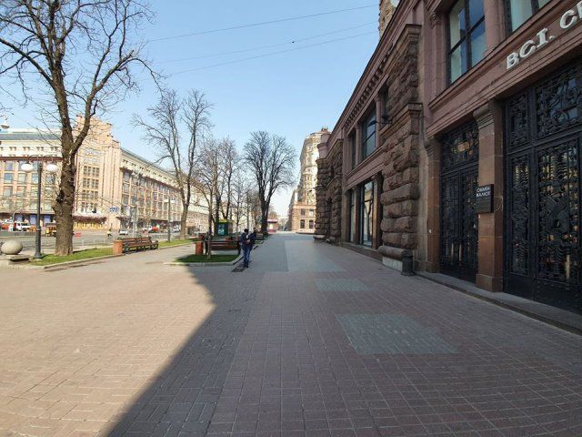 Это точно Киев? - Фото опустевших улиц столицы, от которых немного жутко - 473113 Это точно Киев? - Фото опустевших улиц столицы, от которых немного жутко - фото 473113