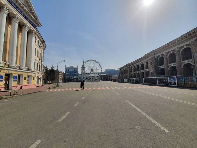 Это точно Киев? - Фото опустевших улиц столицы, от которых немного жутко - 473116 Это точно Киев? - Фото опустевших улиц столицы, от которых немного жутко - фото 473116