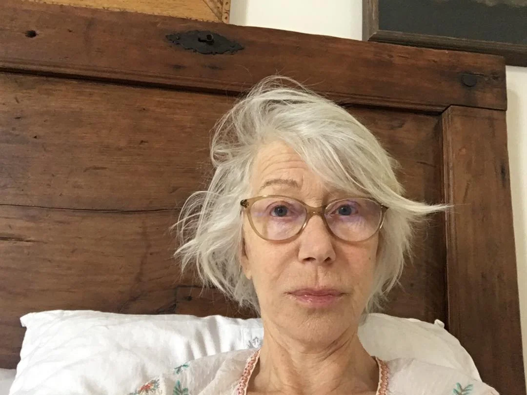 74-летняя Хелен Миррен и другие голливудские звезды показали свою красоту без макияжа - фото 473576