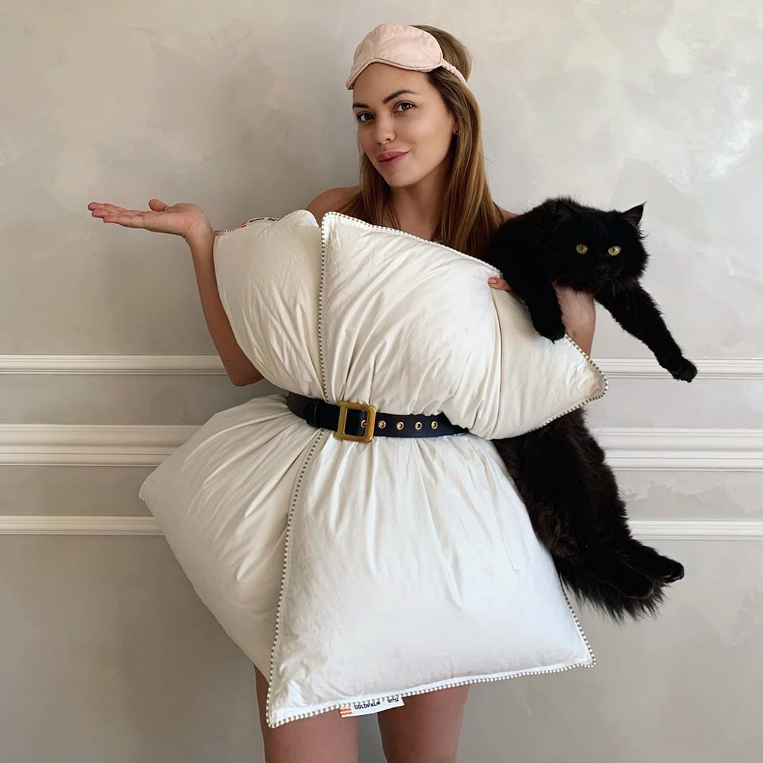 Девушки массово раздеваются в Instagram, и это не шутка, а новый забавный флешмоб - 474478 Девушки массово раздеваются в Instagram, и это не шутка, а новый забавный флешмоб - фото 474478