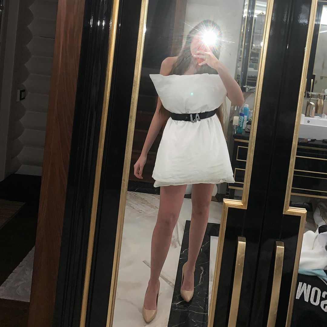 Дівчата масово роздягаються в Instagram, і це не жарт, а новий забавний флешмоб - фото 474520