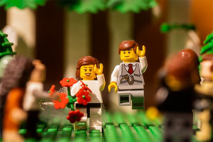 Найдивніша love story: від нудьги чоловік влаштував фігуркам Lego весільну фотосесію - 474757 Найдивніша love story: від нудьги чоловік влаштував фігуркам Lego весільну фотосесію - фото 474757