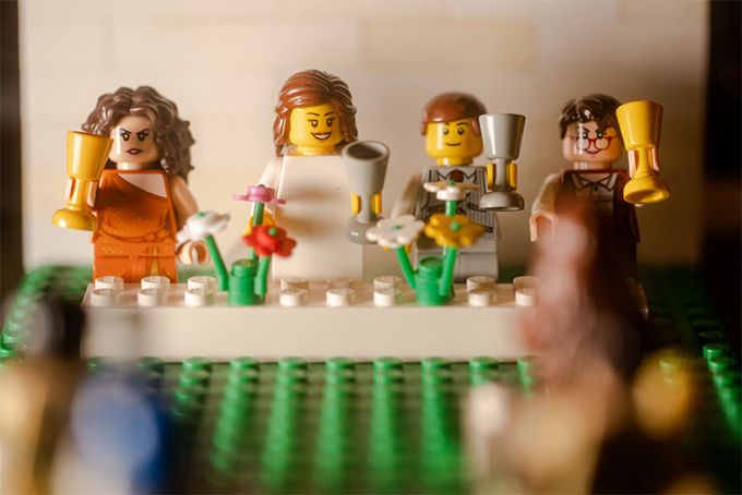 Найдивніша love story: від нудьги чоловік влаштував фігуркам Lego весільну фотосесію - 474763 Найдивніша love story: від нудьги чоловік влаштував фігуркам Lego весільну фотосесію - фото 474763