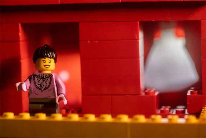 Самая странная love story: от скуки мужчина устроил фигуркам Lego свадебную фотосессию - фото 474769