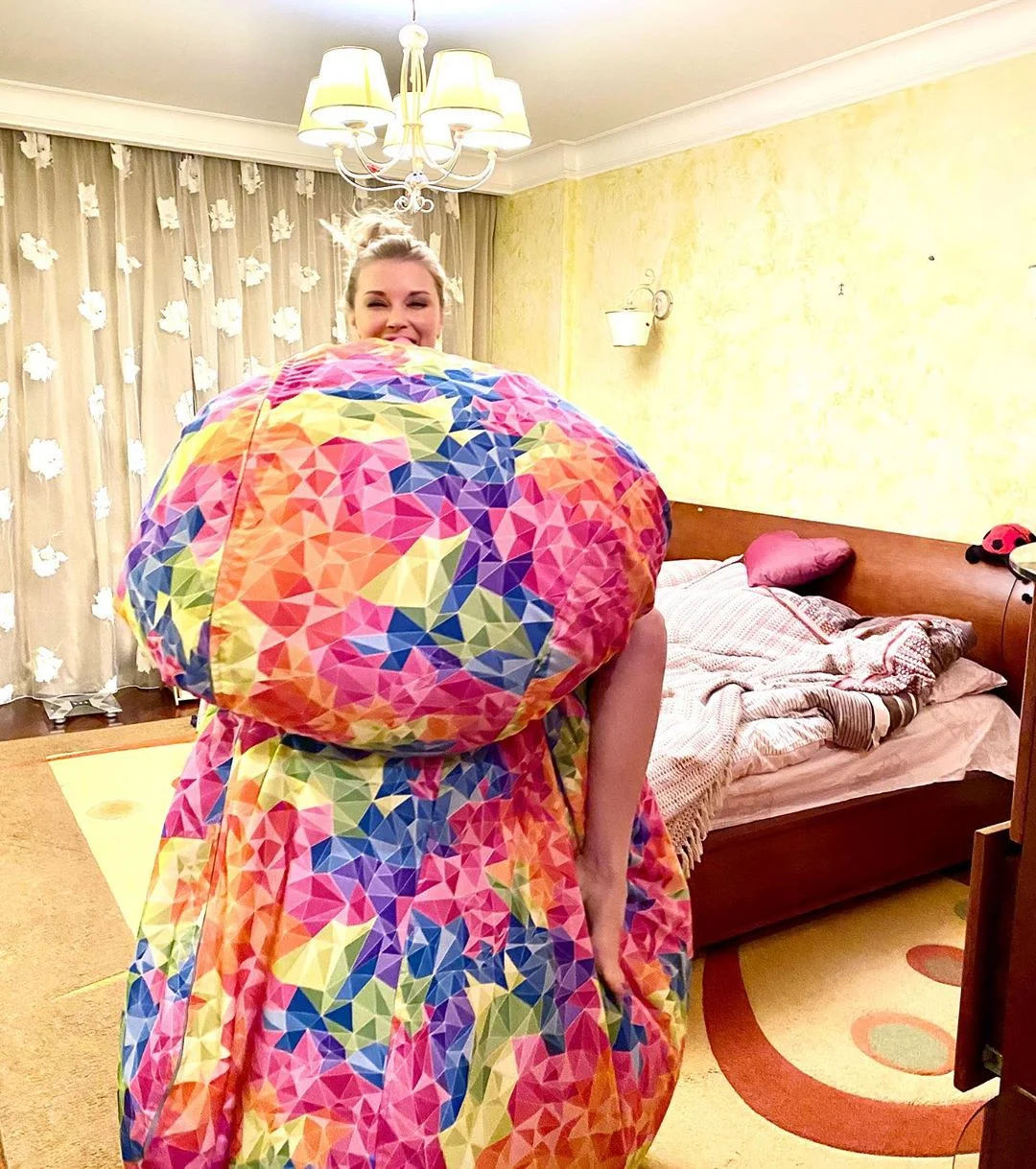 Українські зірки беруть участь в Pillow Challenge, прикриваючи сексуальні тіла подушками - фото 475004