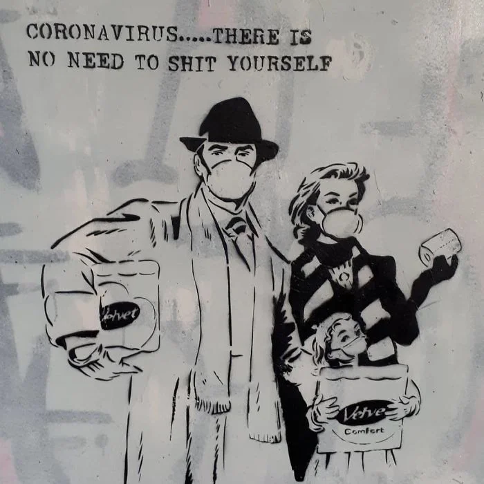 Эти граффити, посвященные коронавирусу, поражают своей точностью и юмором - фото 475075