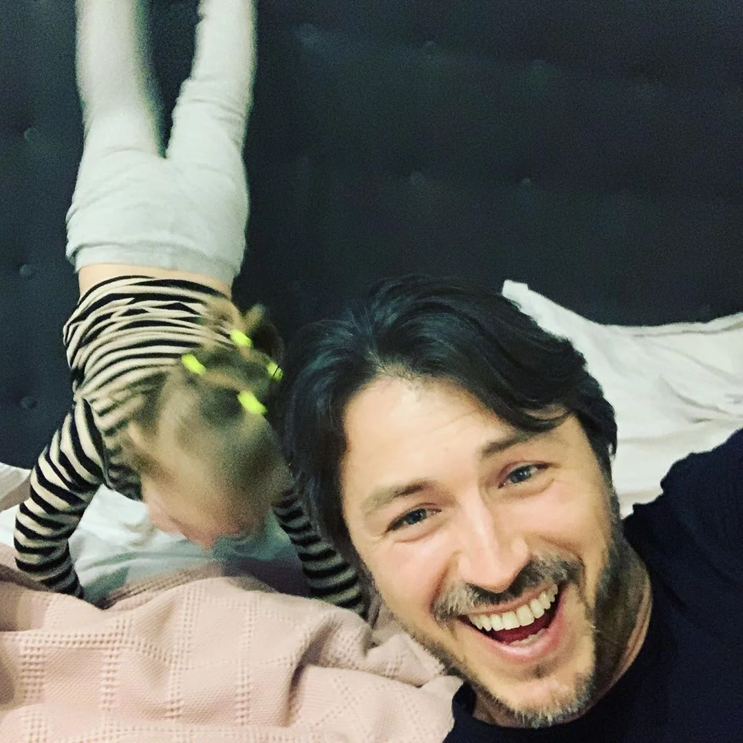 Сергей Притула показал, как весело проводит время с дочерью на карантине - фото 475230