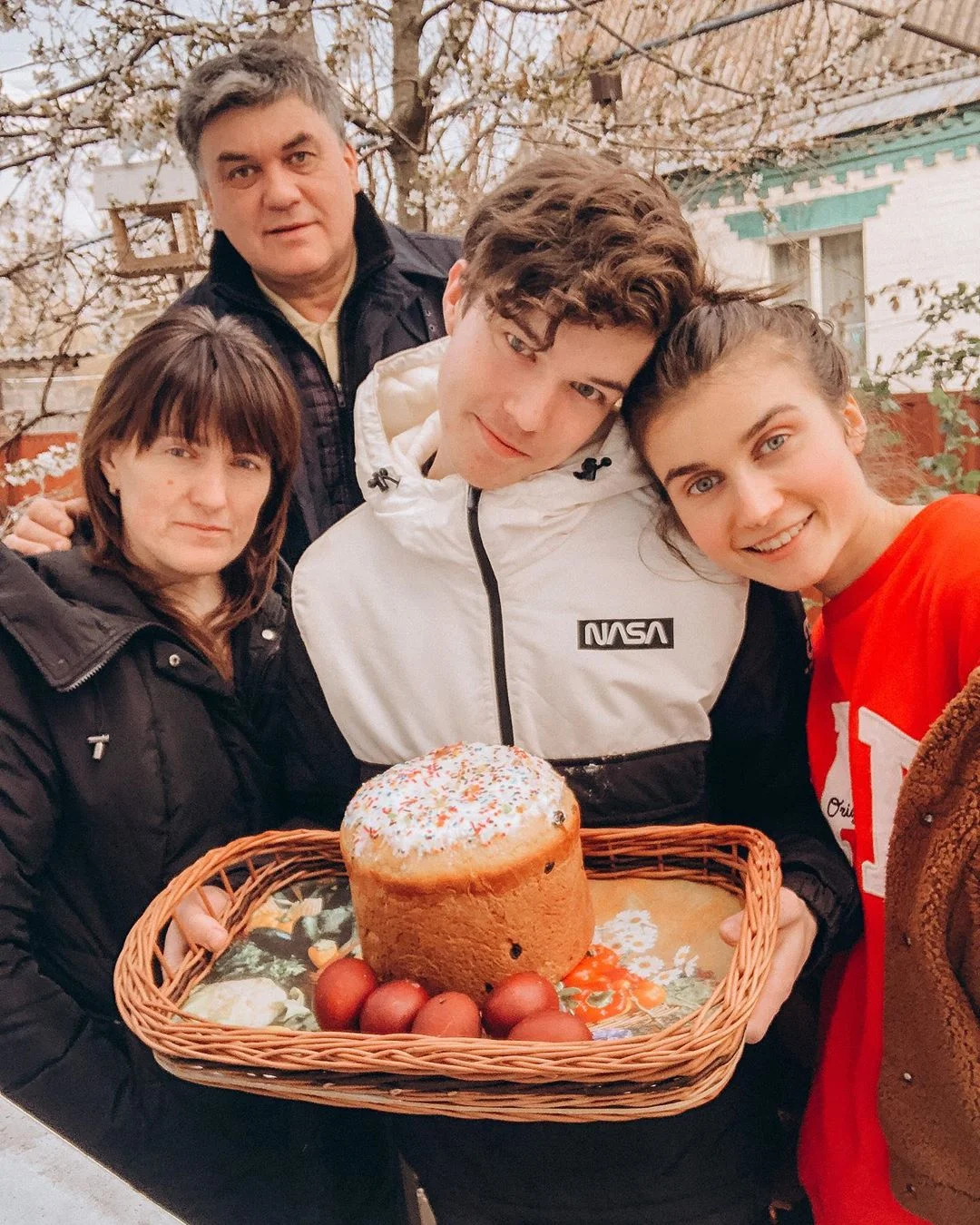 Instagram-хроника: как украинские знаменитости отпраздновали Пасху - фото 475757