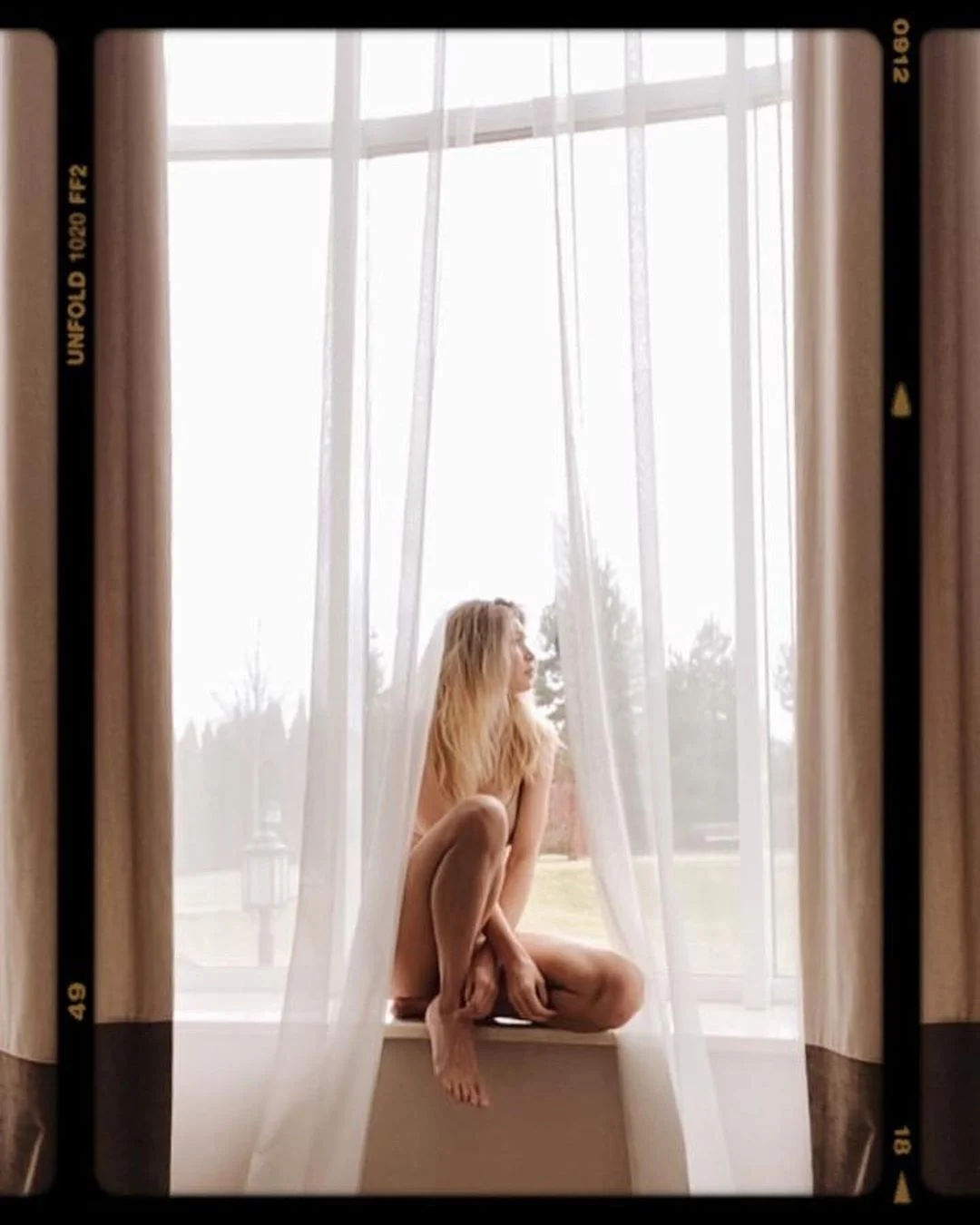 Віра Брежнєва засвітила голу попку в домашній фотосесії - фото 476025