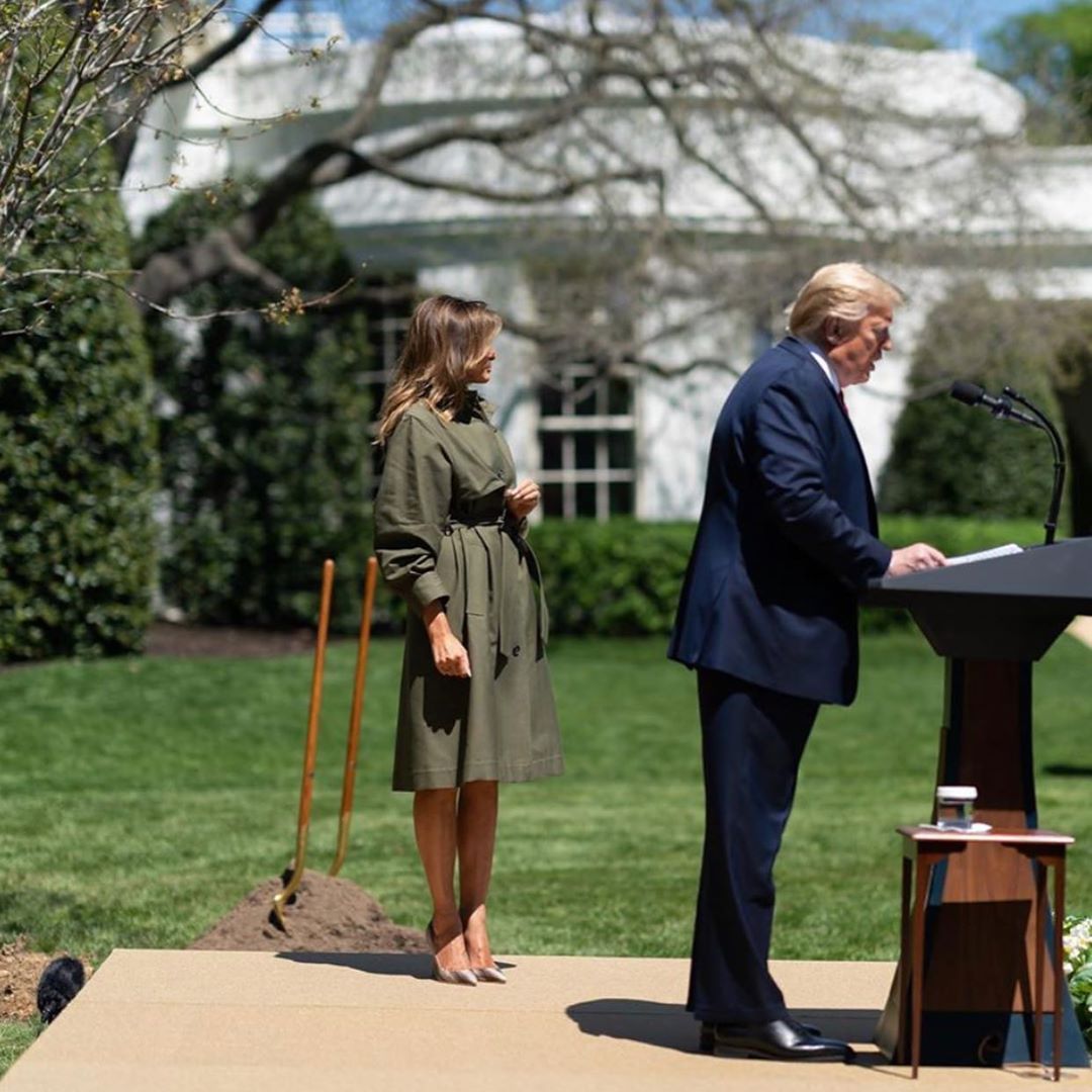 Лук от Victoria Beckham: Мелания Трамп впервые за долгое время вышла на публику - 476140 Лук от Victoria Beckham: Мелания Трамп впервые за долгое время вышла на публику - фото 476140