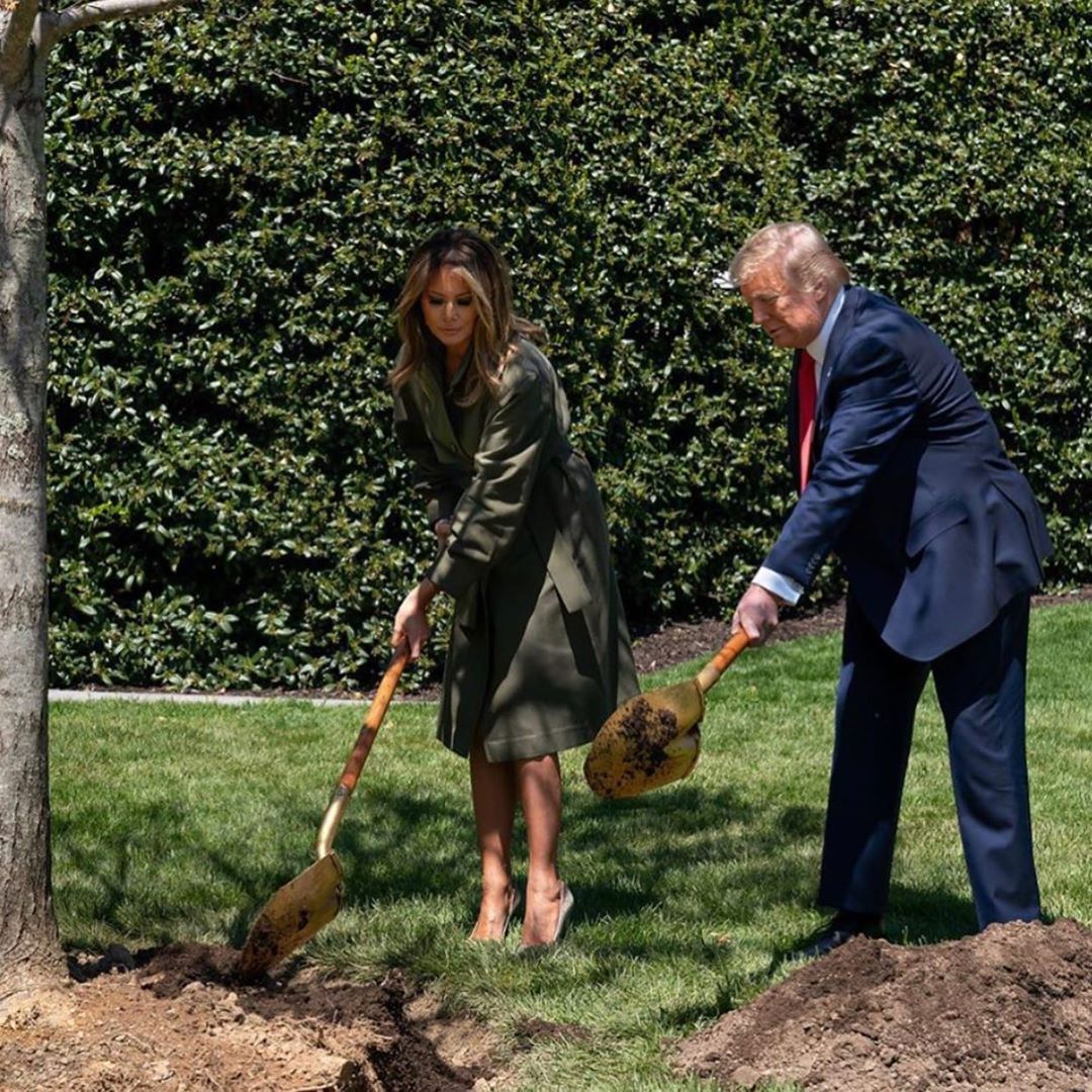 Лук от Victoria Beckham: Мелания Трамп впервые за долгое время вышла на публику - 476142 Лук от Victoria Beckham: Мелания Трамп впервые за долгое время вышла на публику - фото 476142
