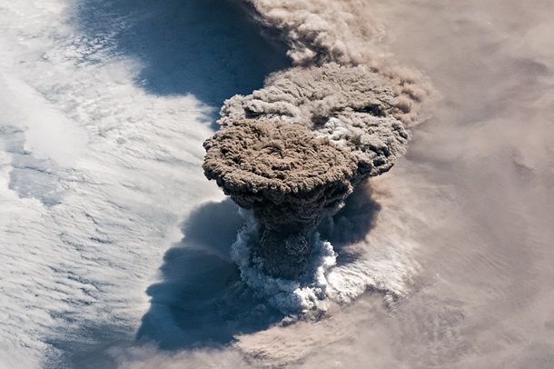 В NASA выбрали самое красивое фото Земли, и оно заслуживает называться лучшим - фото 476898
