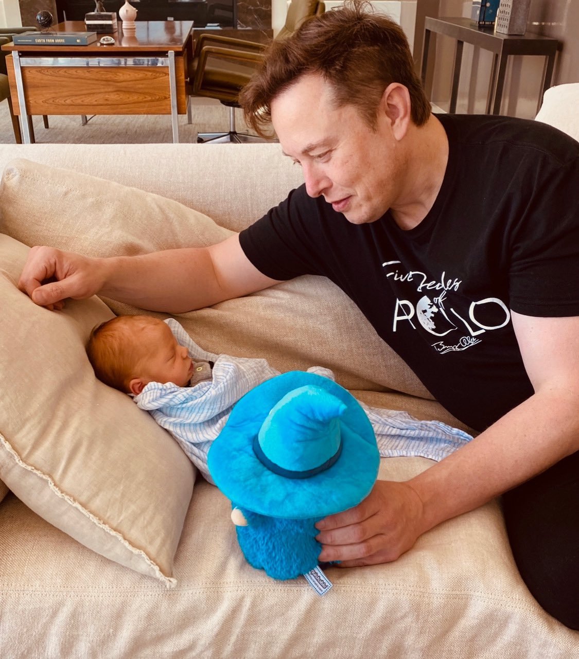 Возлюбленная Илона Маска показала, как изобретатель нянчится с новорожденным сыном - фото 477708
