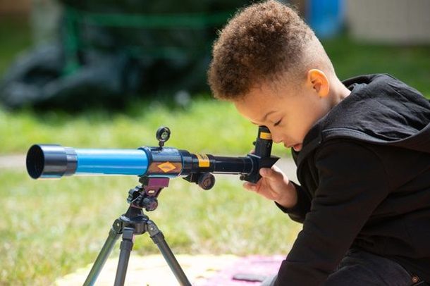 4-летний мальчик, который научился читать и писать на трех языках, поразил мир - 479579 4-летний мальчик, который научился читать и писать на трех языках, поразил мир - фото 479579
