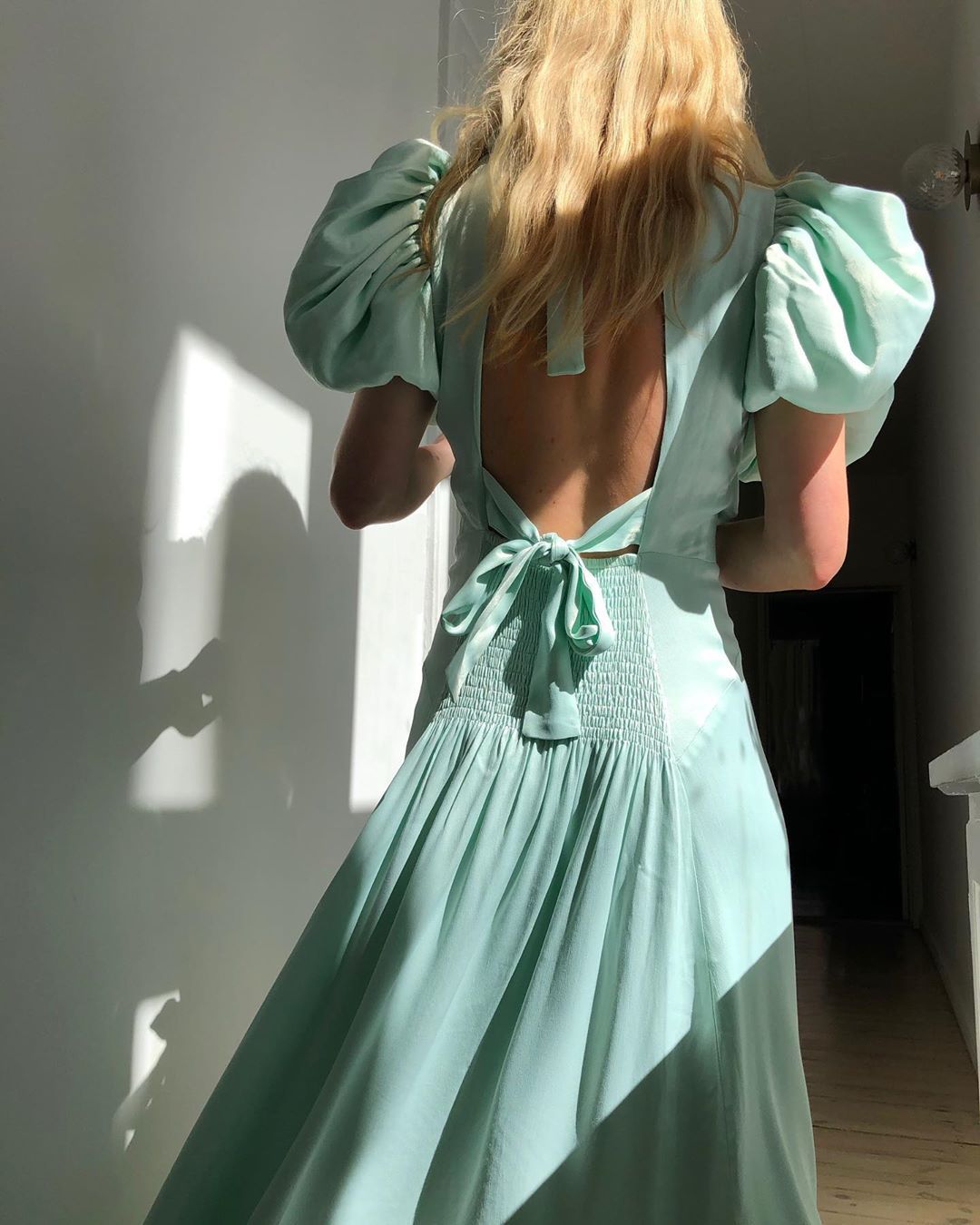 Любовь с первого взгляда: самые модные платья лета 2020 - фото 479808