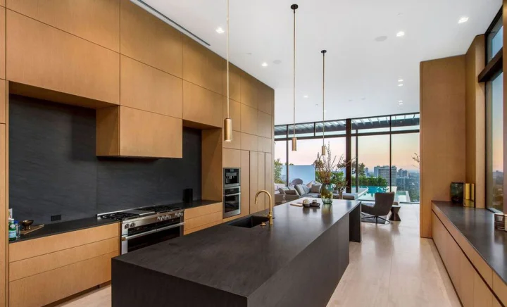 Ариана Гранде приобрела роскошный дом за 13,7 млн долларов – вот что внутри - фото 481145