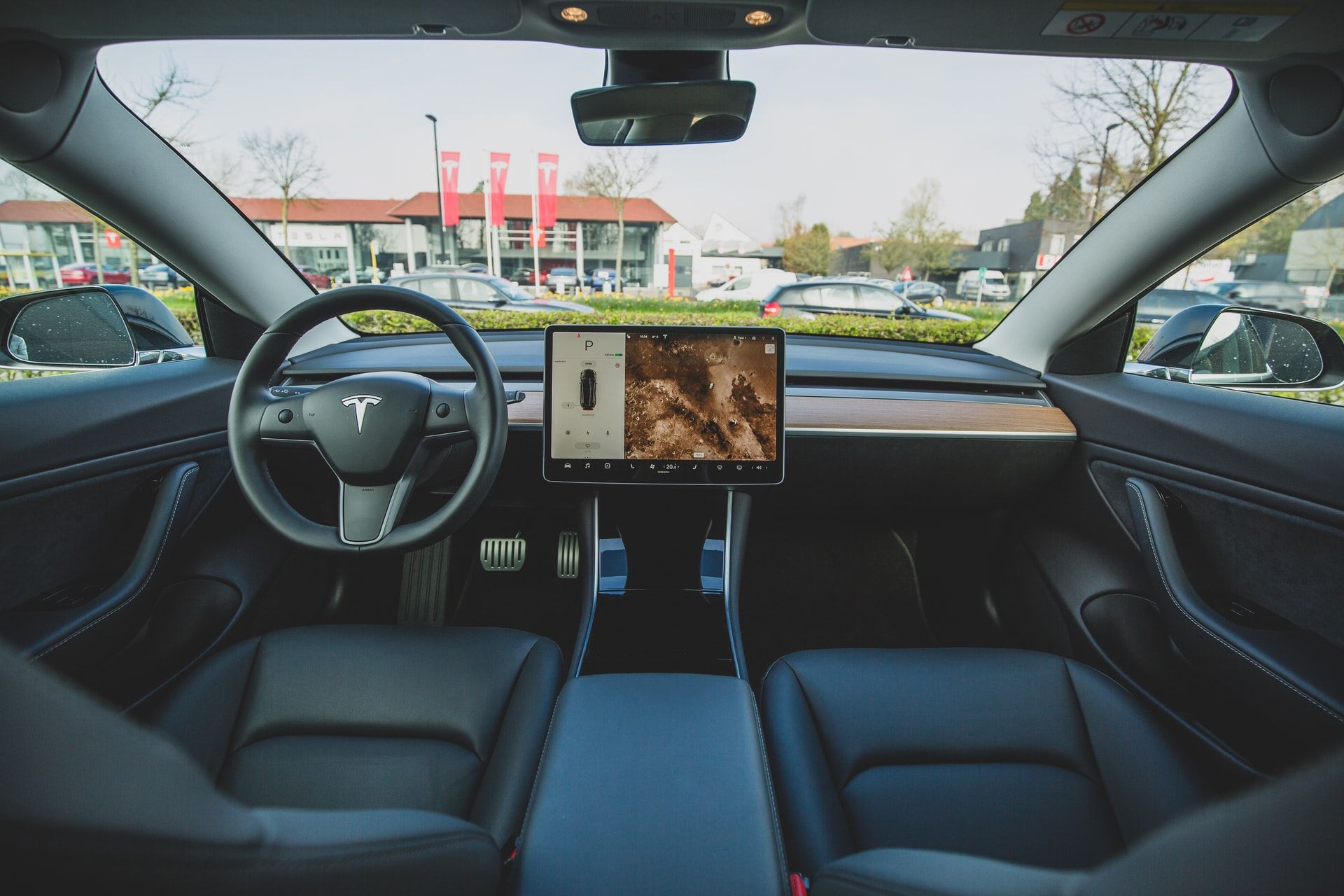 Немец случайно заказал 27 электрокаров Tesla за 1,5 млн евро - фото 482072