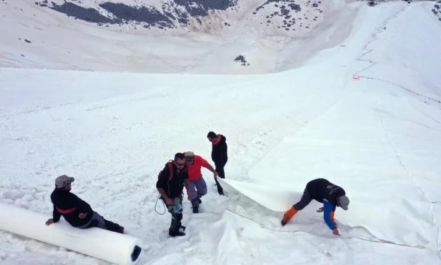 Альпийский ледник защитят «одеялом», чтобы он не растаял - фото 482210