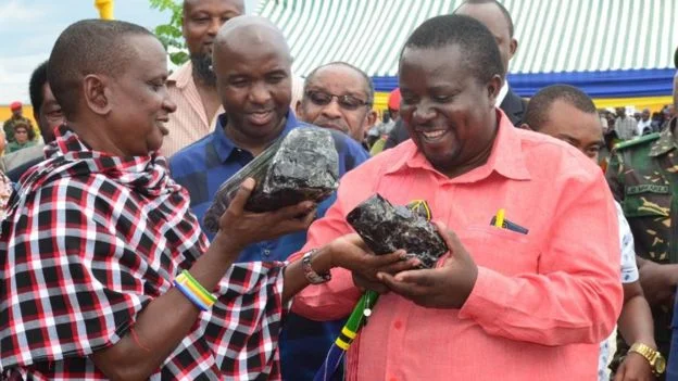 Танзанийский шахтер нашел редкие камни и внезапно стал миллионером - фото 482670