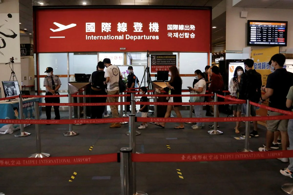В Тайвані придумали, як розважити знуджених туристів — фейкові польоти - фото 483473