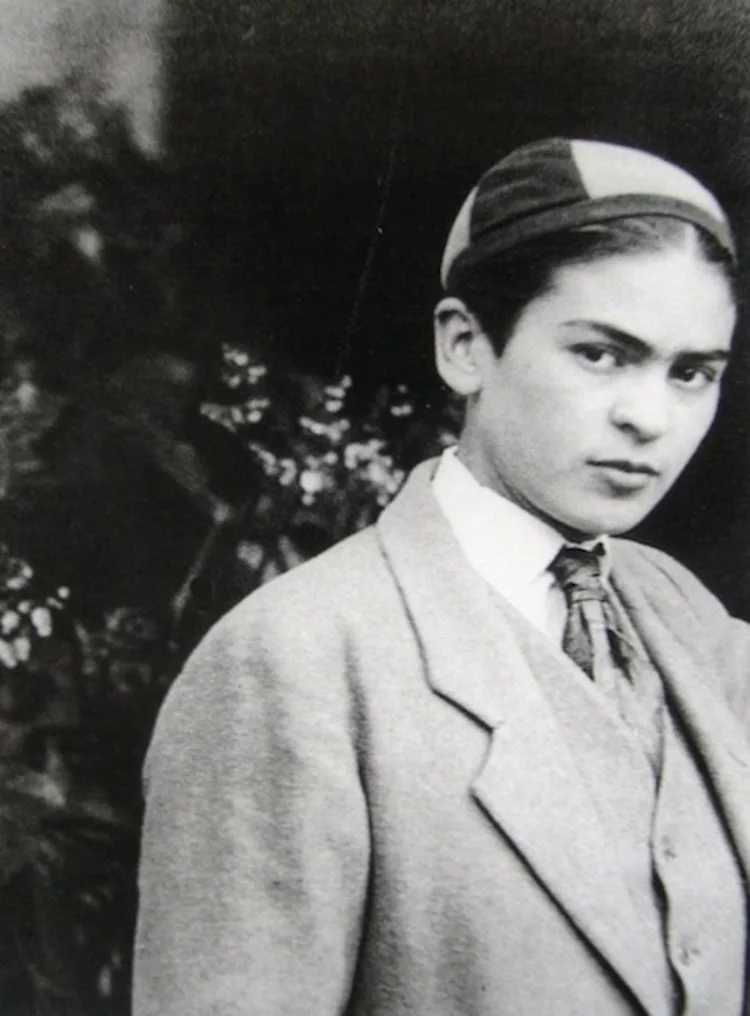 В мережі з'явилися кадри Фріди Кало, на яких вона ще підліток - фото 483981