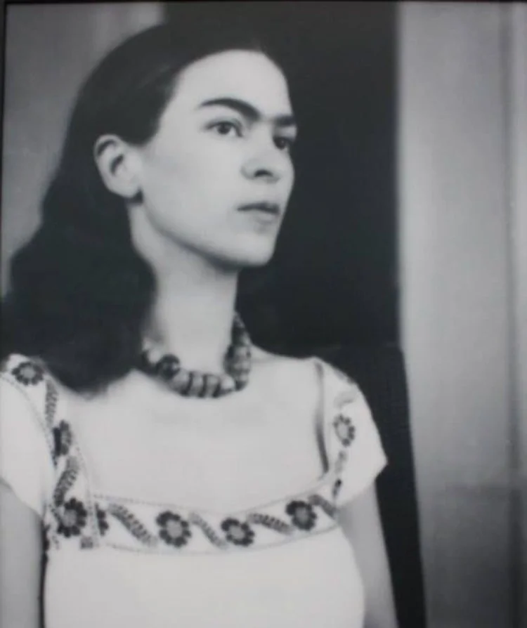 В сети появились кадры Фриды Кало, на которых она еще подросток - фото 483982