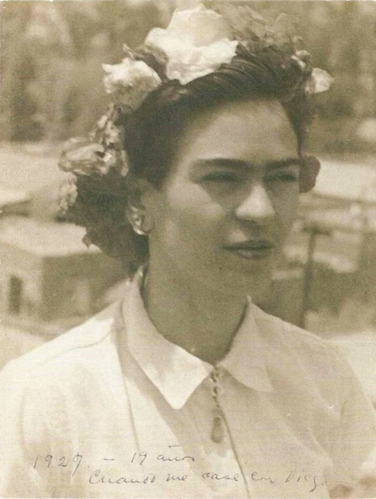 В сети появились кадры Фриды Кало, на которых она еще подросток - фото 483987