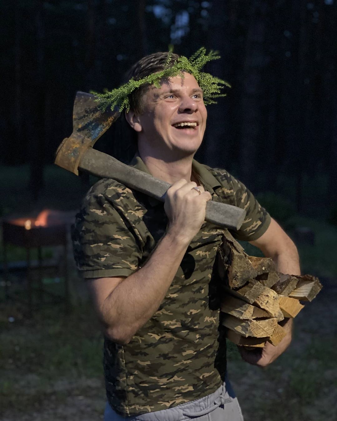 Дмитрий Комаров показал, как с женой праздновал Ивана Купала на своей даче - 484028 Дмитрий Комаров показал, как с женой праздновал Ивана Купала на своей даче - фото 484028