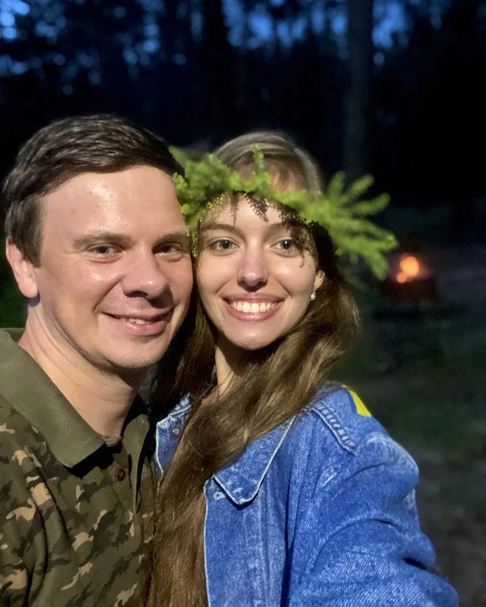 Дмитро Комаров показав, як із дружиною святкував Івана Купала на своїй дачі - фото 484029
