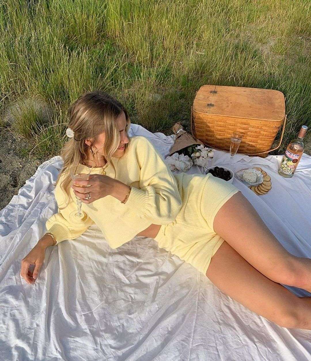 Как летом одеваются французские женщины: 50 примеров из Instagram - фото 484282