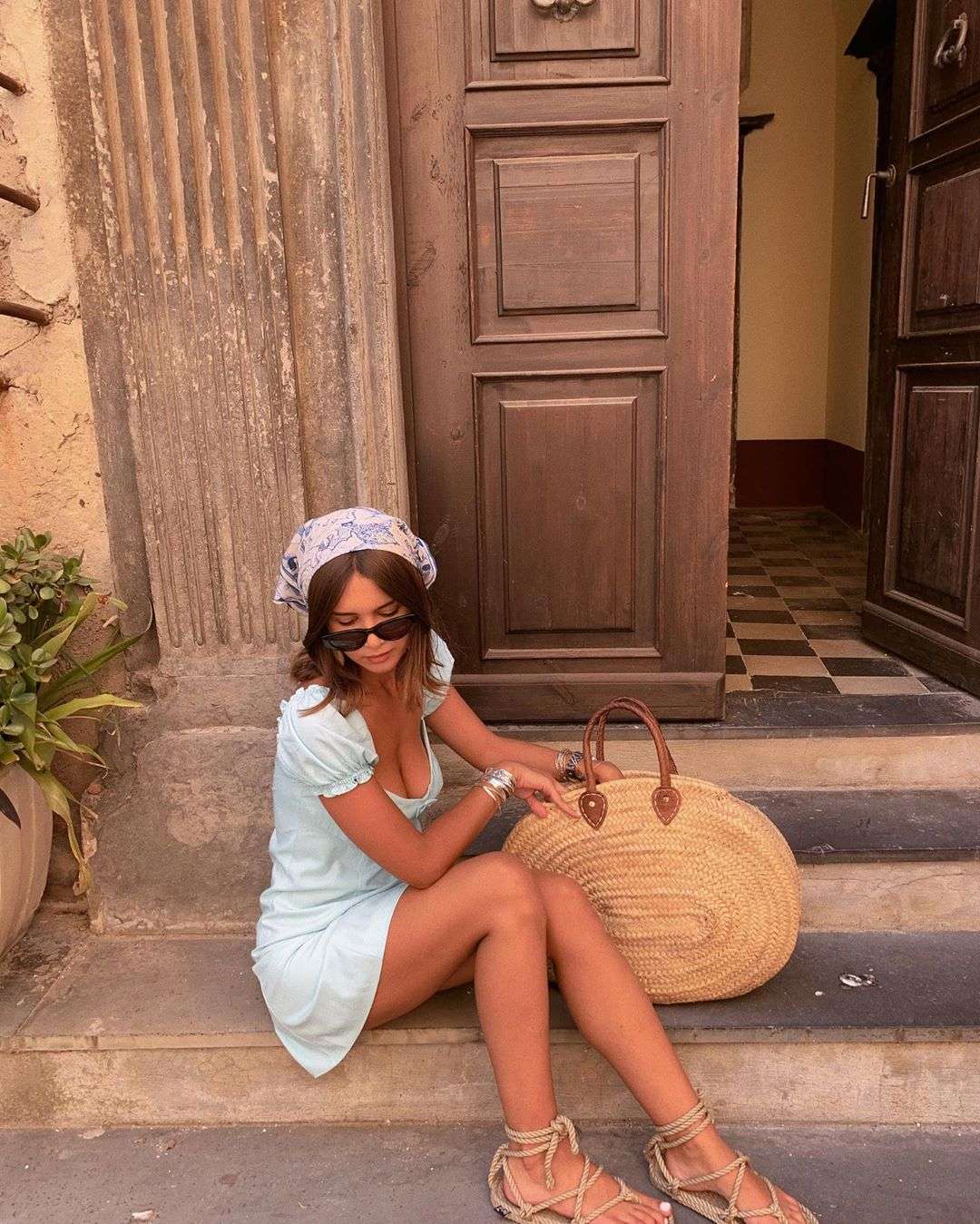 Как летом одеваются французские женщины: 50 примеров из Instagram - фото 484305
