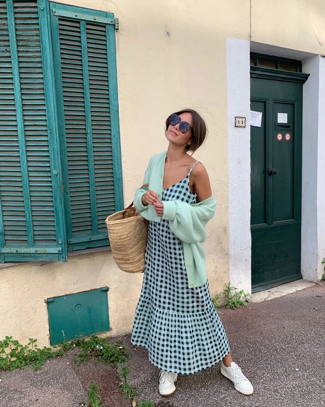 Как летом одеваются французские женщины: 50 примеров из Instagram - фото 484306