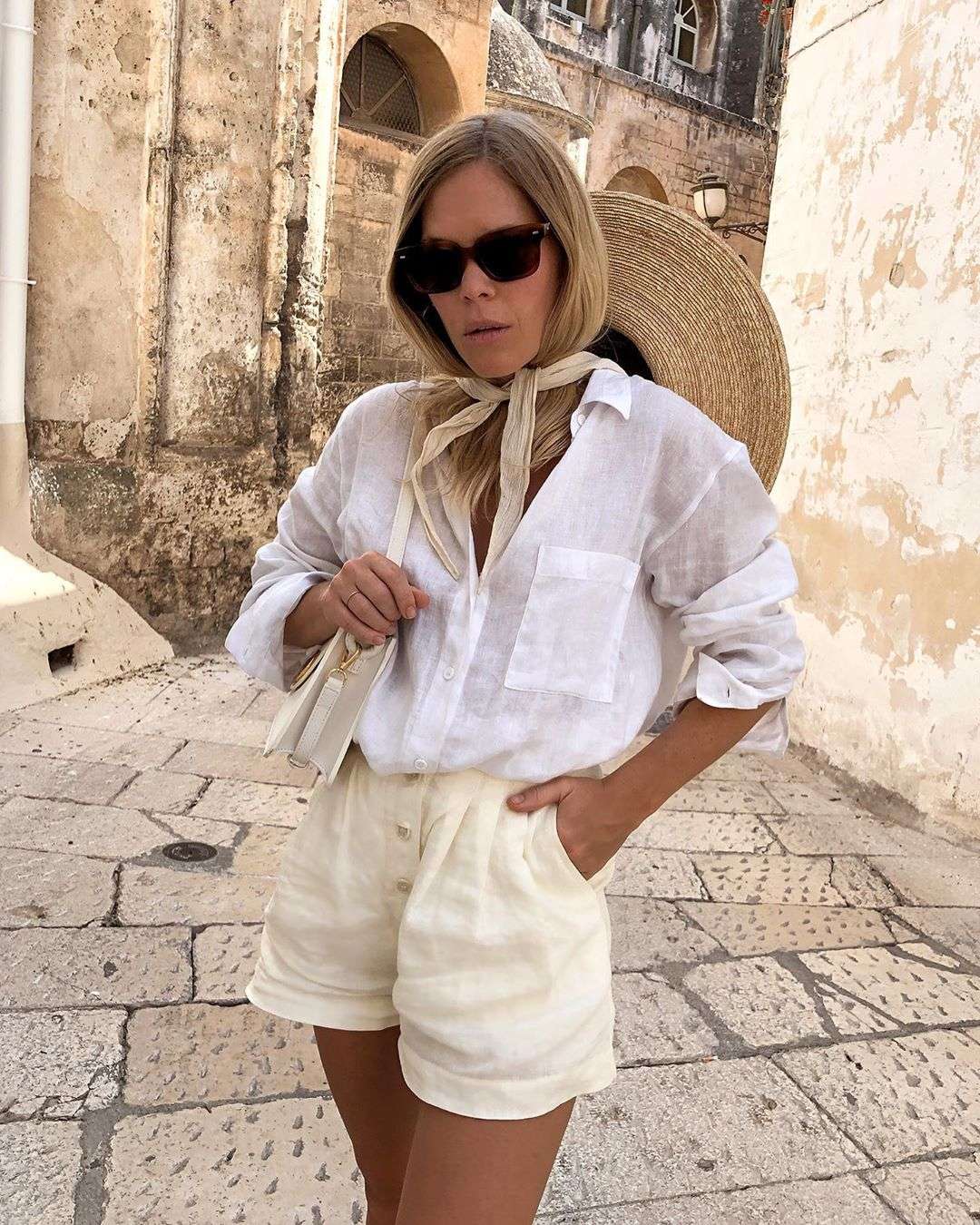 Как летом одеваются французские женщины: 50 примеров из Instagram - фото 484310
