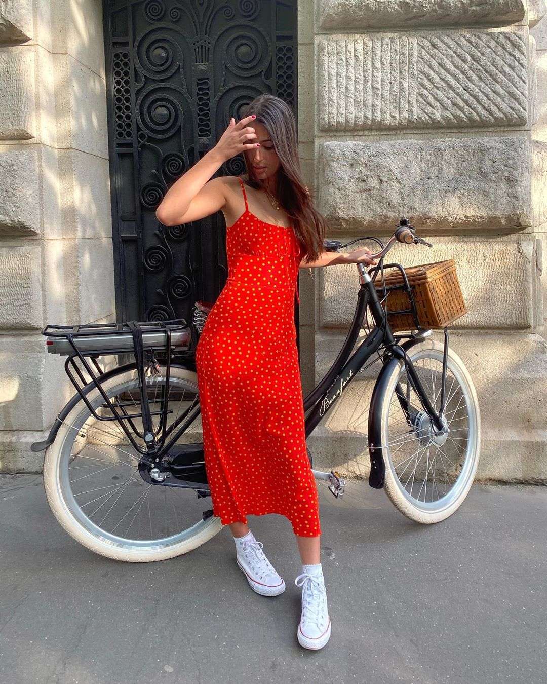 Как летом одеваются французские женщины: 50 примеров из Instagram - фото 484311