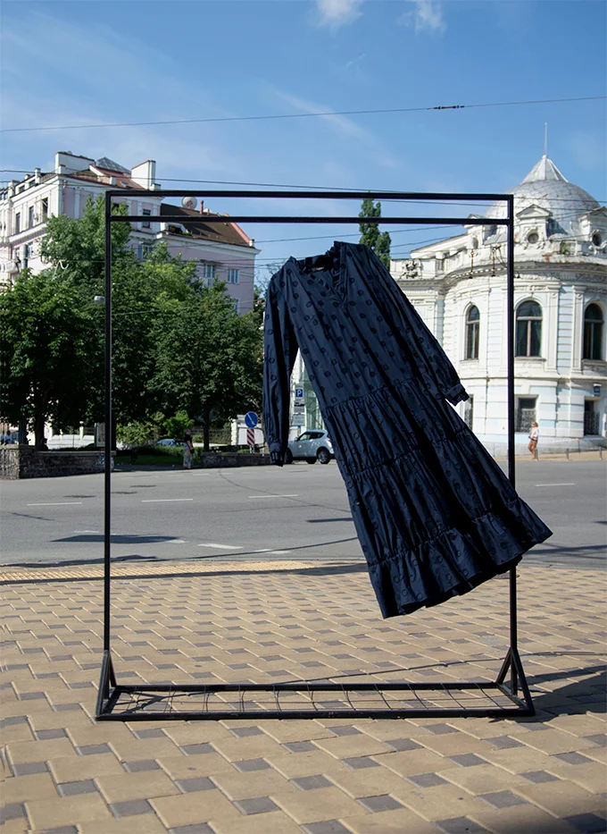 Без моделей: украинский бренд Poustovit показал, как одежда «гуляет» по улицам Киева - фото 484833