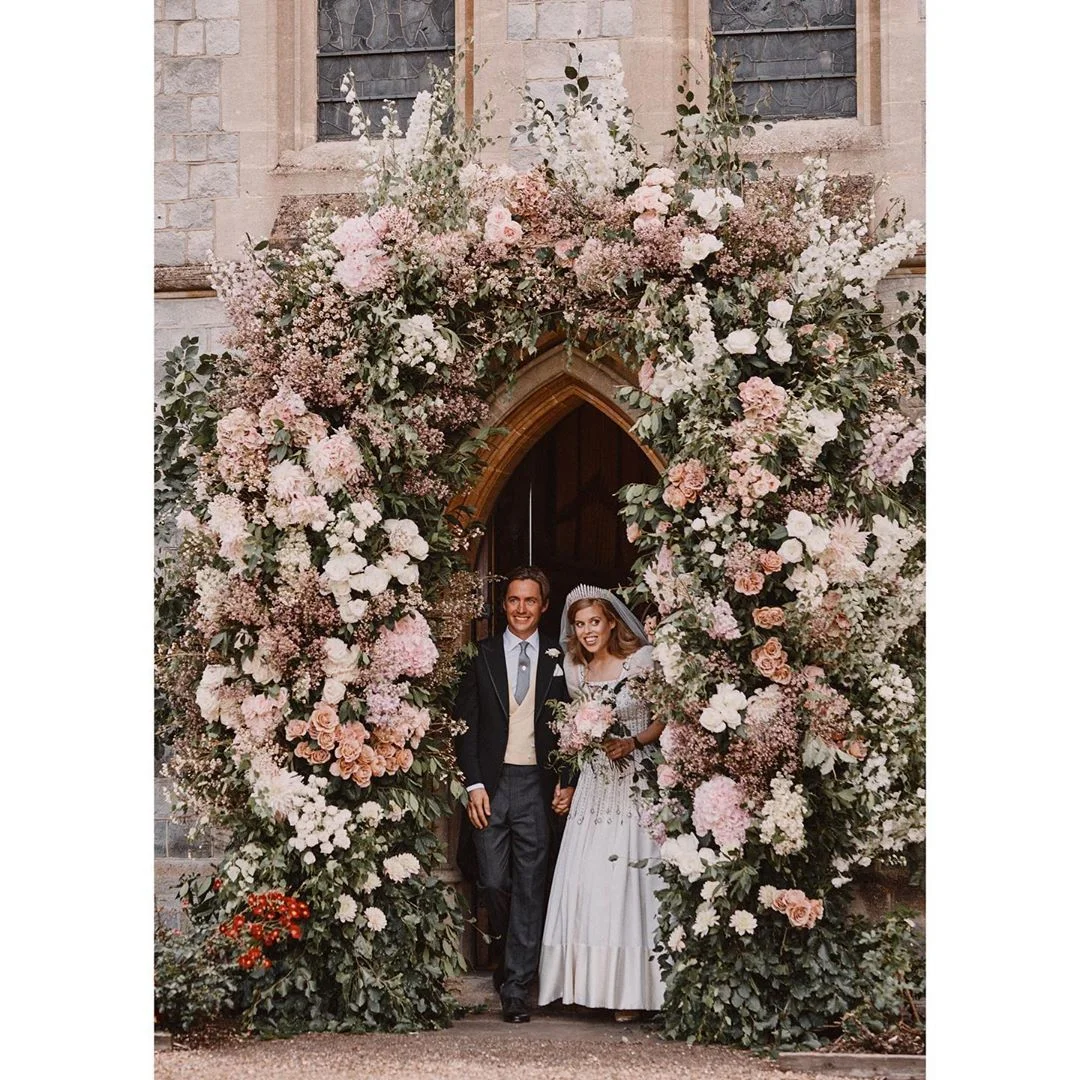 Любов врятує світ: офіційні фото весілля принцеси Беатріс та Едоардо Мапеллі Моцці - фото 485223