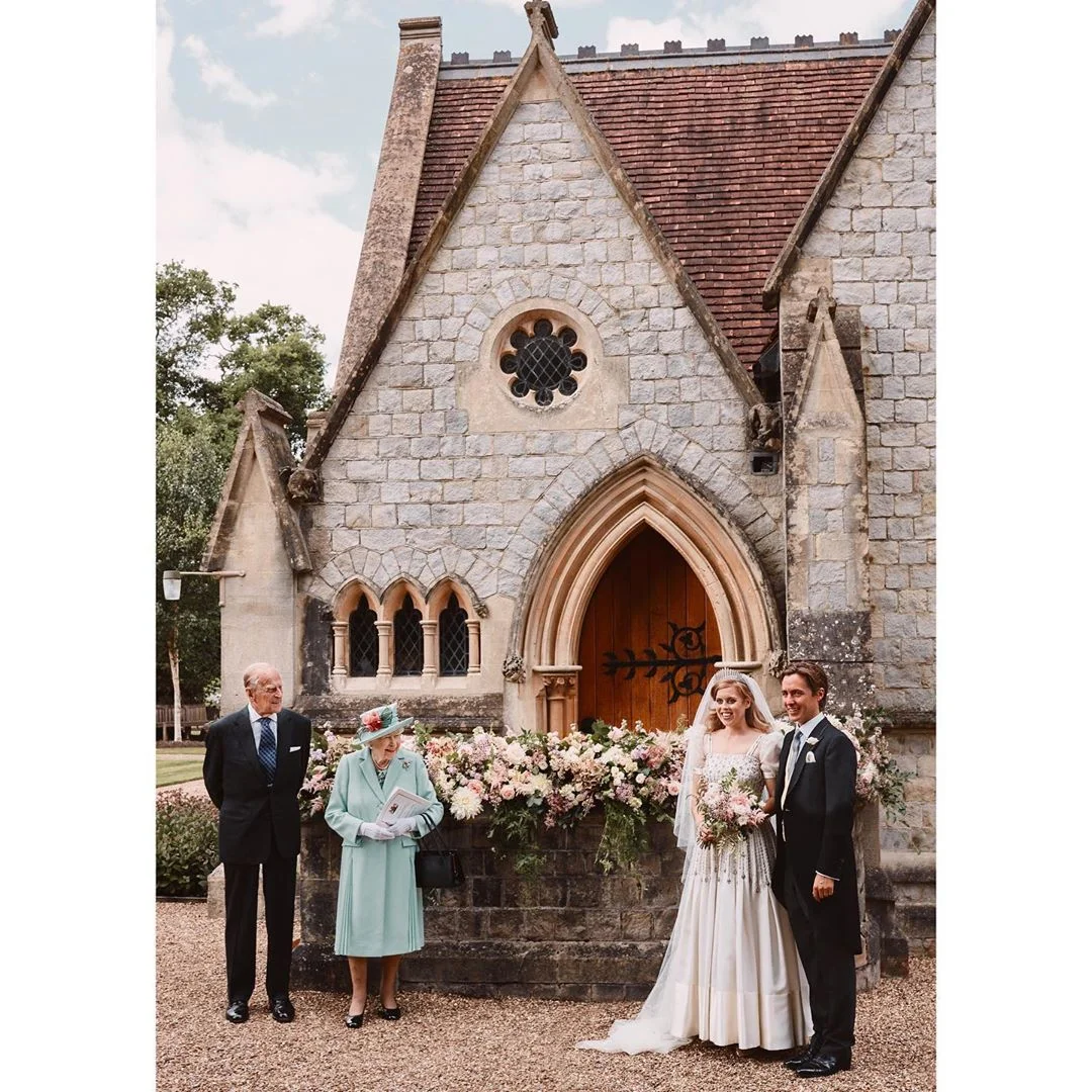 Любовь спасет мир: официальные фото свадьбы принцессы Беатрис и Эдоардо Мапелло Моцци - фото 485225