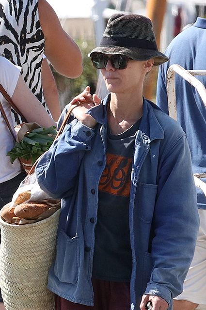 Ванессу Паради застукали на отдыхе, и в этой зачуханной женщине не узнать знаменитость - 485852 Ванессу Паради застукали на отдыхе, и в этой зачуханной женщине не узнать знаменитость - фото 485852